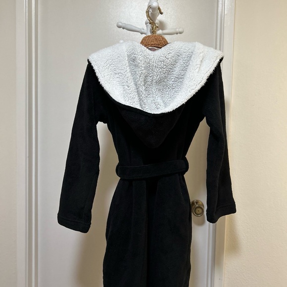 Victoria Secret Soft Comfy Robe - Picture 2 of 9